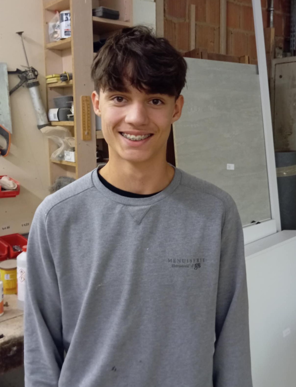 Tim Luka <br> Apprenti menuisier fabricant